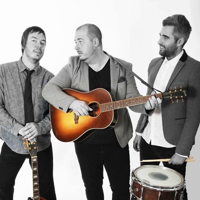 Sammy Hayes & Hold Tight Decades Show